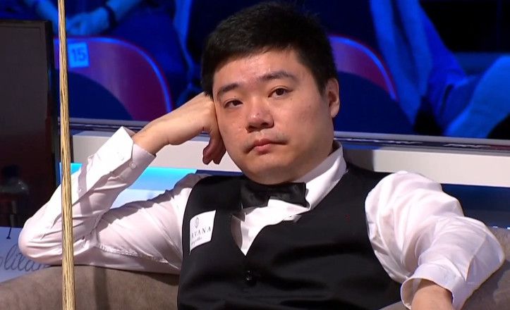 拍摄模特的摄影师