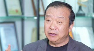 阿姨紧绷的乳房